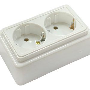 Розетка біла,подвійна накладна - 105×65×45мм із заземленням (114515)